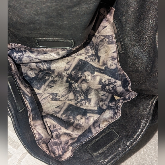 Junior Drake black Italian leather pleated shoulder bag. - Picture 11 of 13